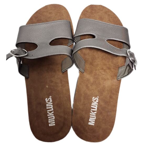 Mukluks Pewter Sandals Women's 9 Slip on Slides‎ Adjustable Buckle Closure - Picture 1 of 6